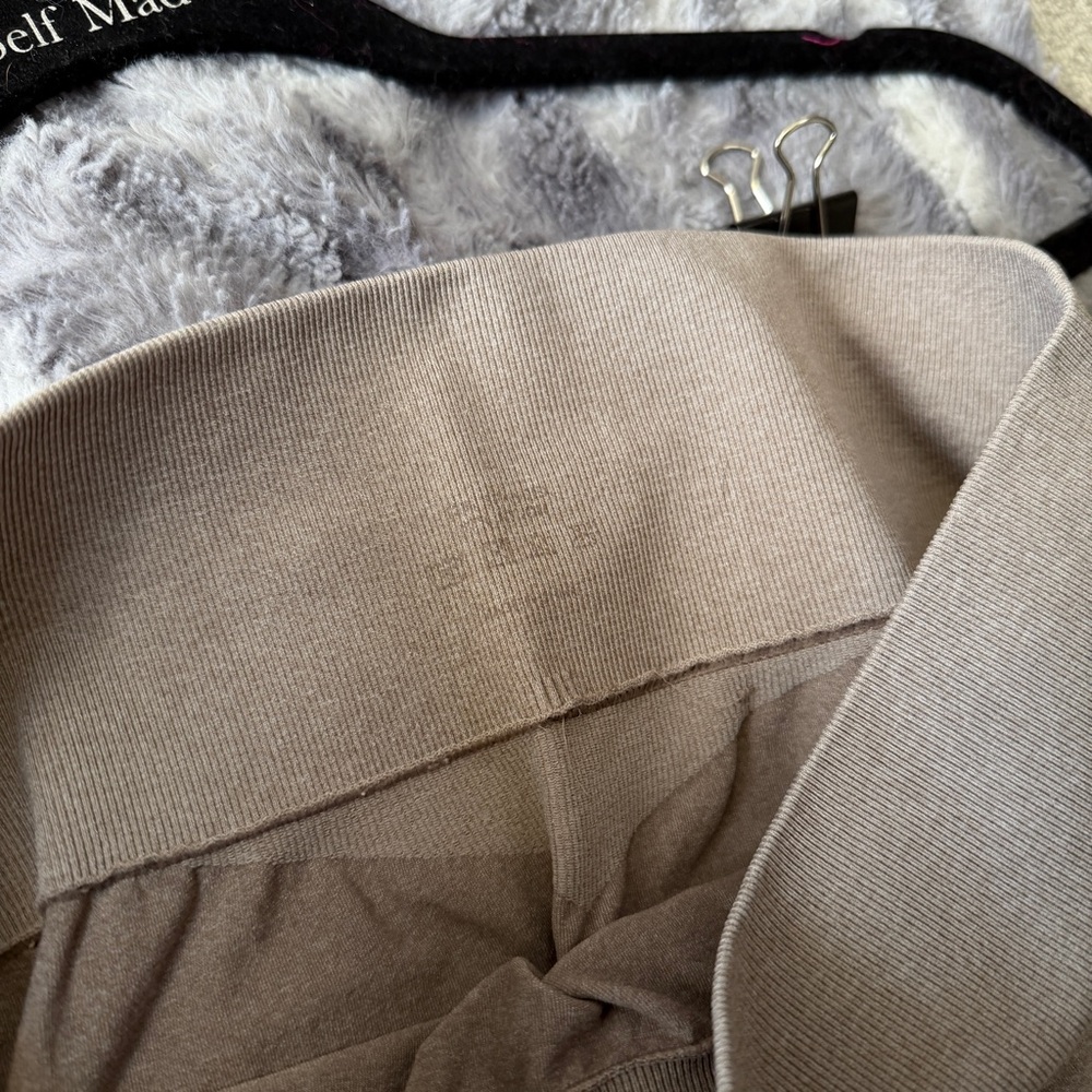 NVGTN Contour Seamless Shorts - Taupe - Picture 5 of 5
